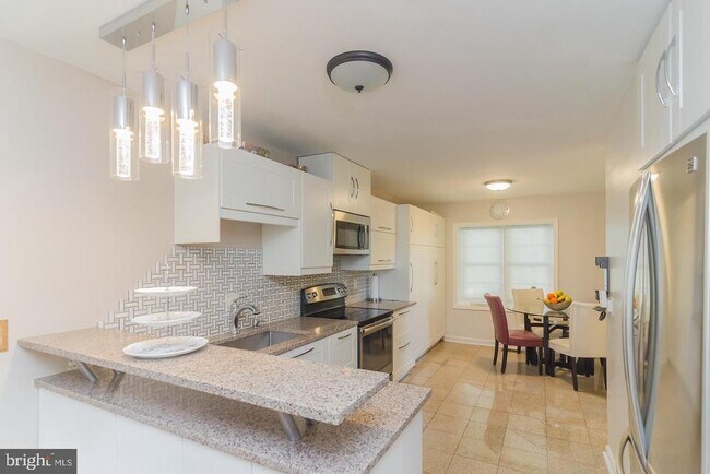 Foto del edificio - 7628 Westlake Terrace