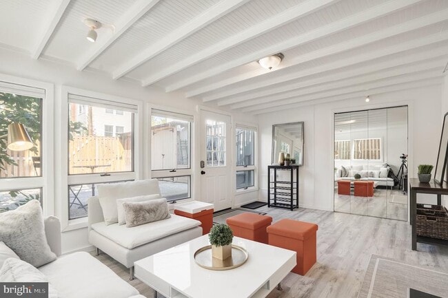 Building Photo - 3817 Cathedral Ave NW