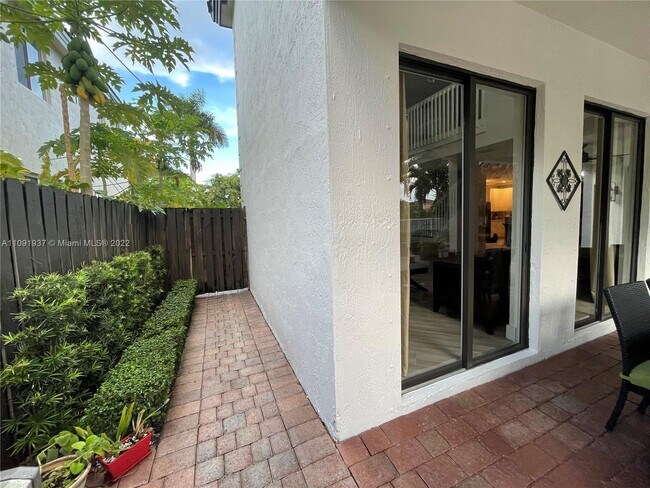 Foto del edificio - 6330 SW 163rd Pl