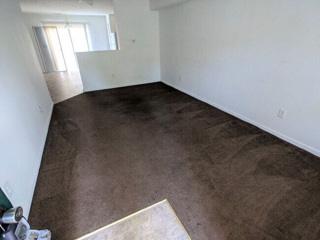 Building Photo - Spacious 3 bed 2.5 bath in Indianapolis!
