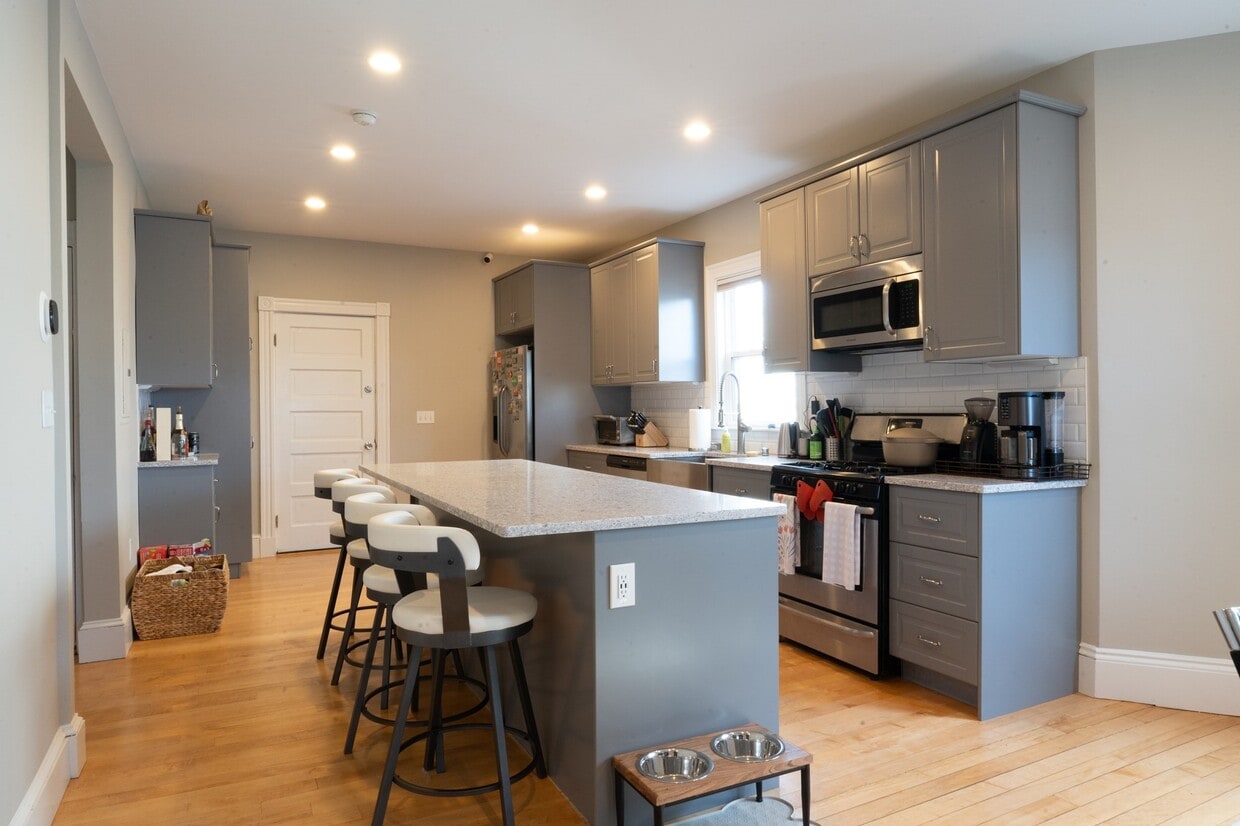 Primary Photo - 49 Montvale St