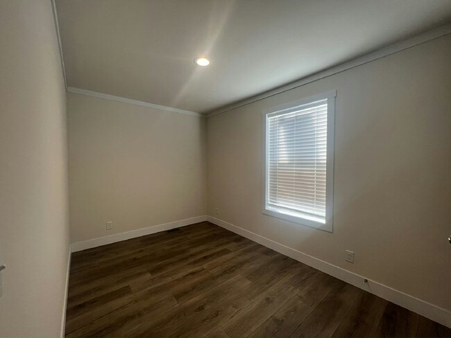 Building Photo - 582 Cimarron