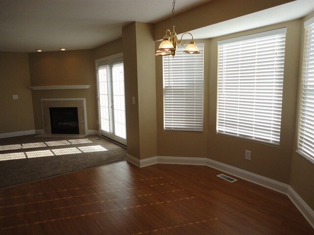 Foto del edificio - 1455 Woodside Dr