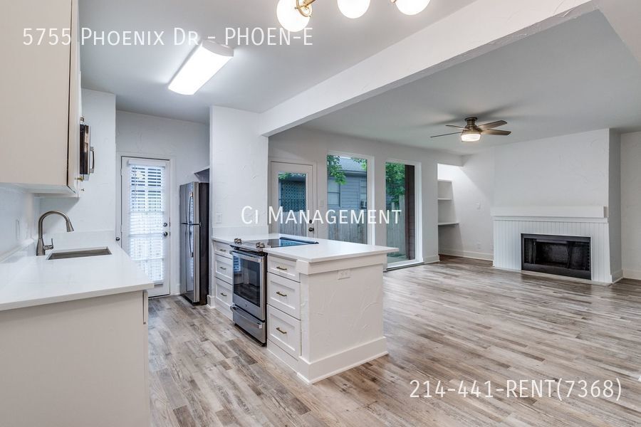 Primary Photo - This spacious two bedroom two bath town ho...