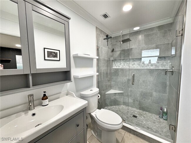 Building Photo - 171 Crown Dr