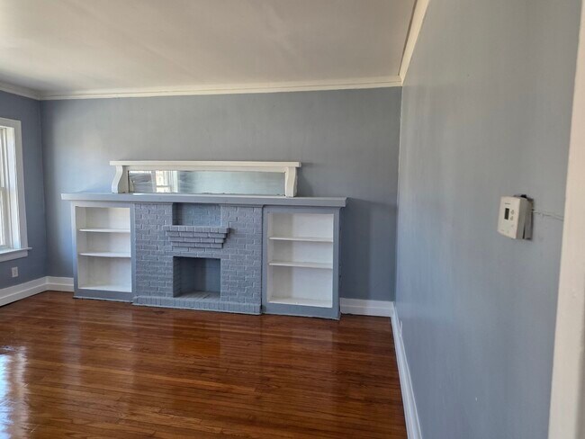 Building Photo - 1853 E 79th St