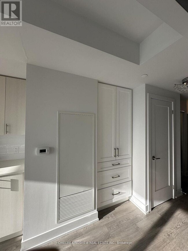 Building Photo - 2550 Simcoe St N