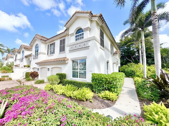 Foto del edificio - ** COLONADE ** PARK SHORE ** MOORINGS ** 3...