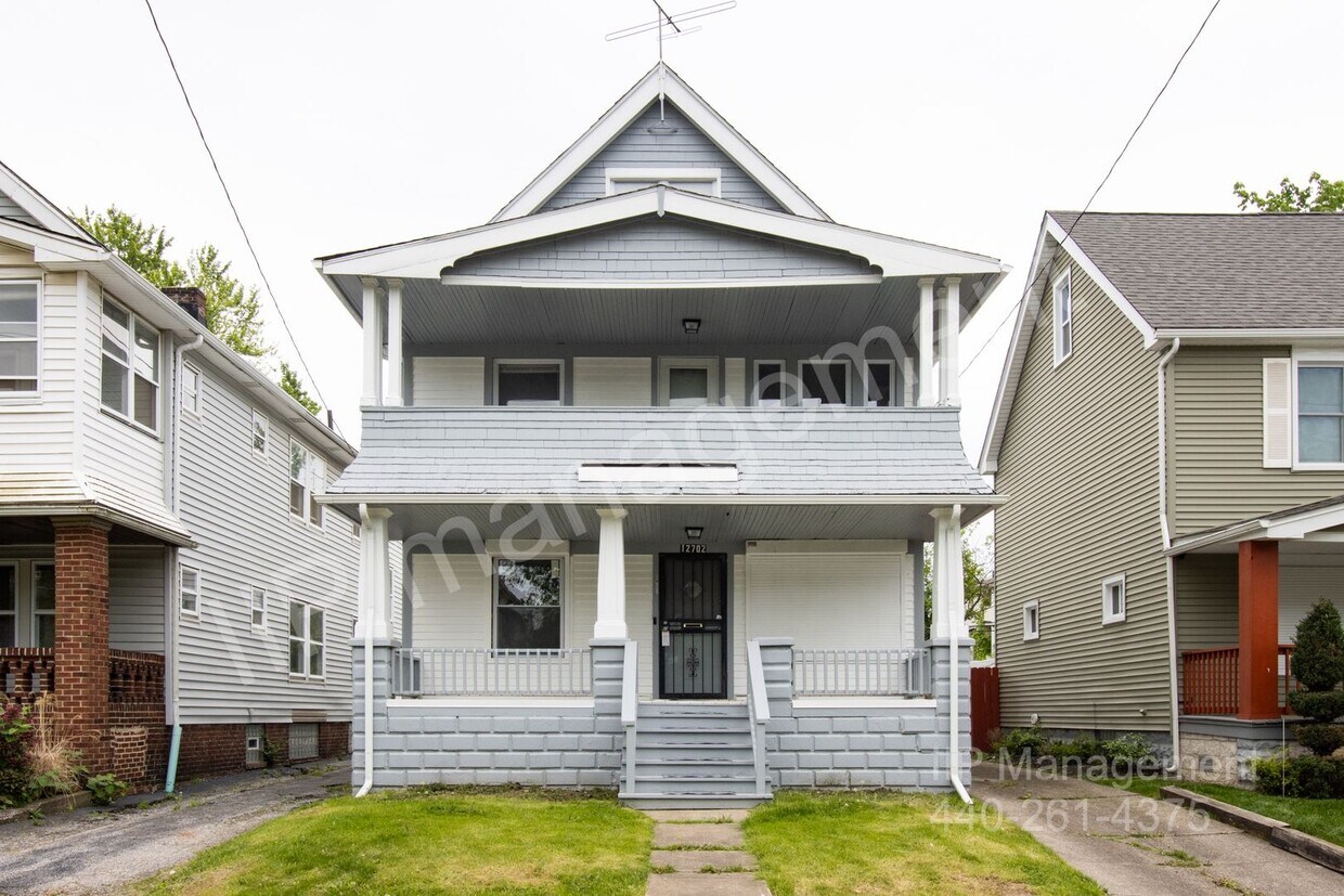 Foto principal - This stunning 3-bedroom, 1-bathroom home o...