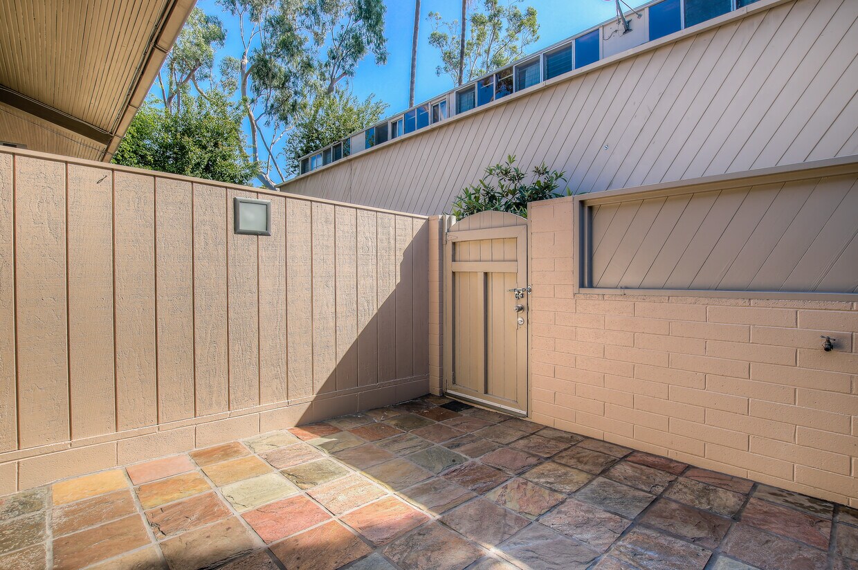 Primary Photo - 273 S Church Ln