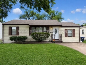 Building Photo - 830 Loekes Dr