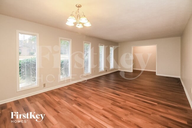 Building Photo - 1592 Envoy Pl