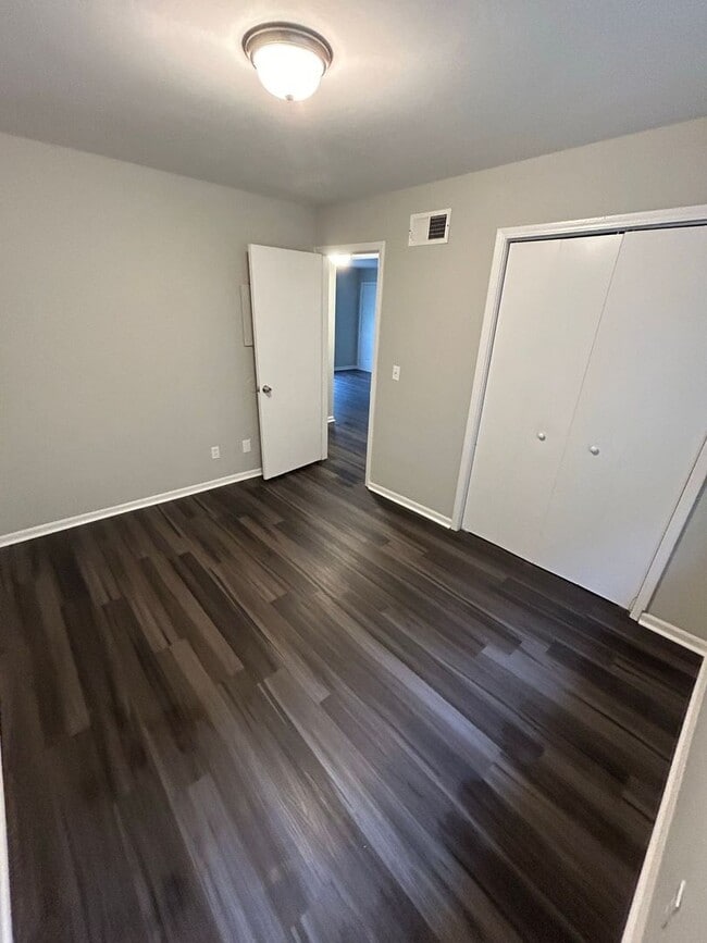 Foto del edificio - 2 Bedroom Apartment in Carrollton City Limits!