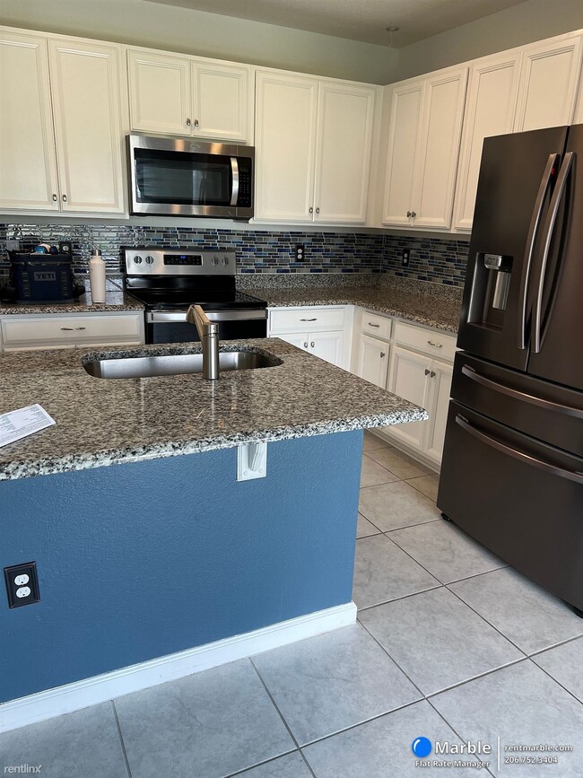 Building Photo - 4 br, 2 bath House - 450 Taft Dr