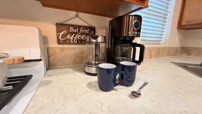 Foto del edificio - 1001 E Owens