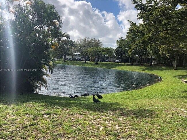 Building Photo - 6460 Miami Lakes Dr