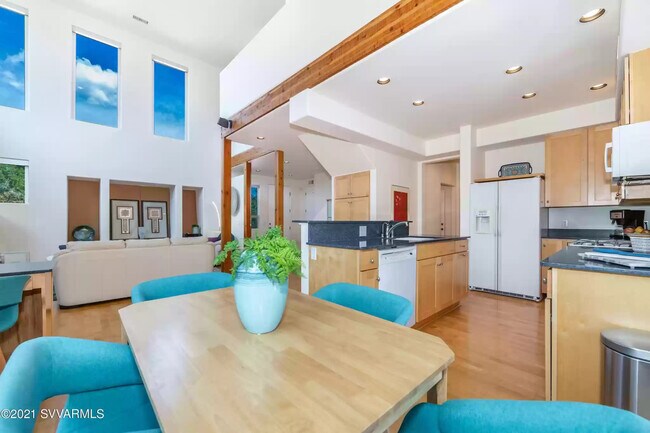 Kitchen & dining - 185 Arroyo Pinon Dr