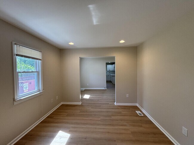 Foto del edificio - Charming Pet-Friendly Haven with Central AC & Spacious Living in Burton, MI