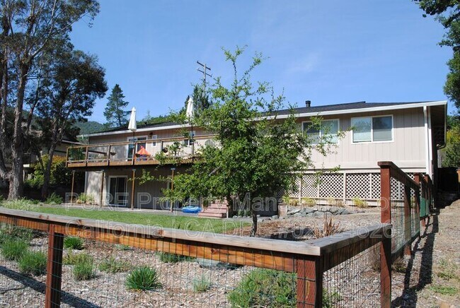 Building Photo - 921 St Francis Ct