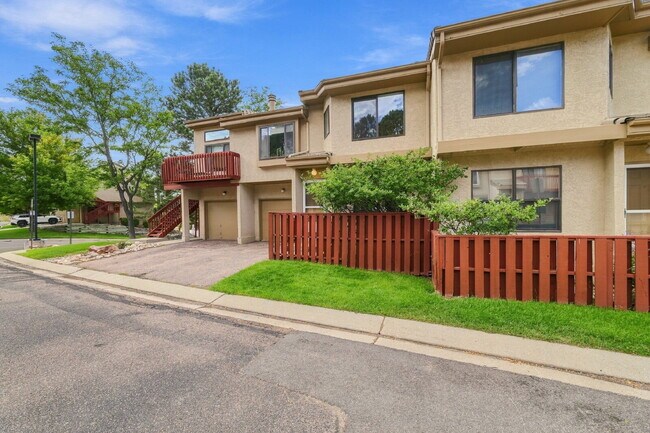 Foto del edificio - 2027 Bristlecone Dr