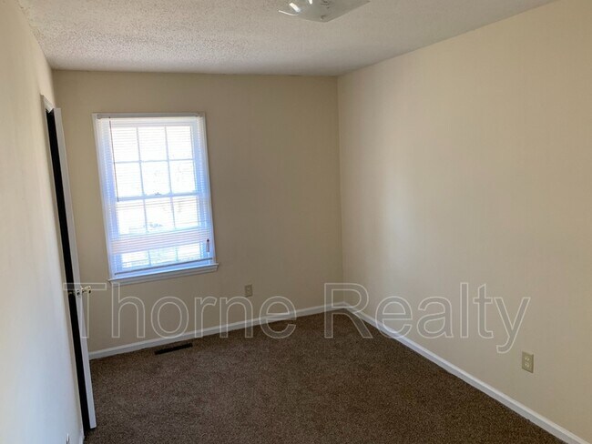 Building Photo - 1432 Barnes St