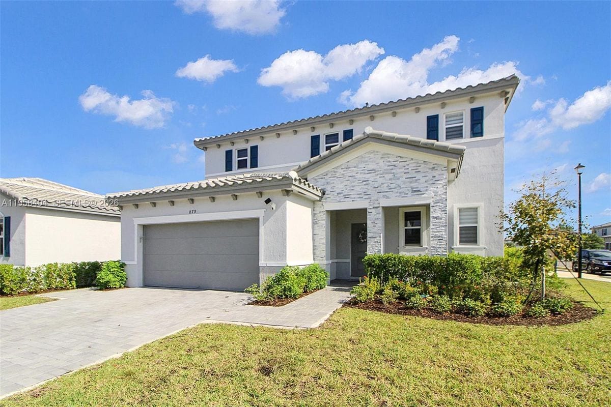 Foto del edificio - 879 SE 26th Ter