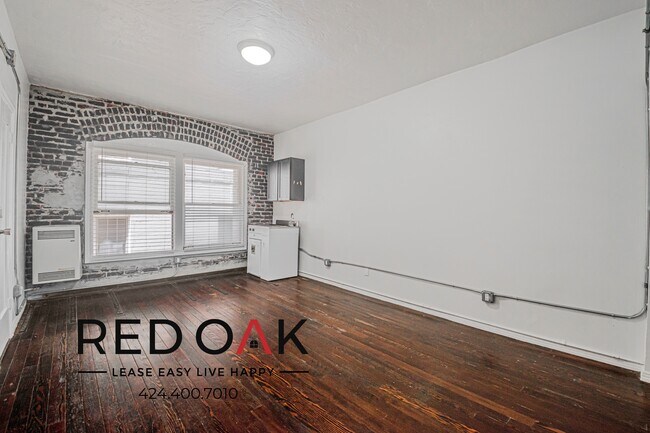 Building Photo - 854 S Oxford Ave