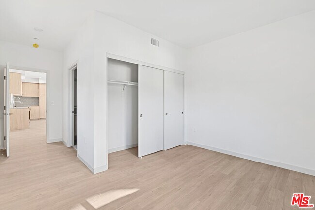 Foto del edificio - 2521 S Orange Dr