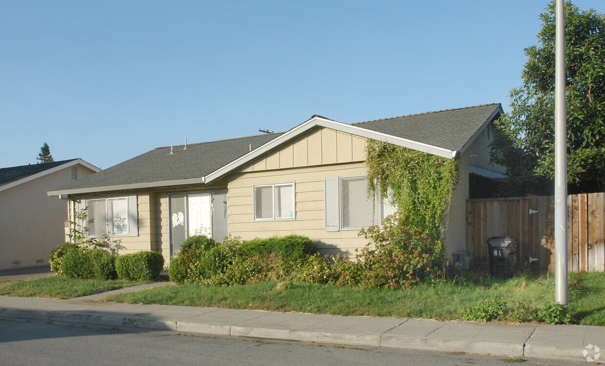 Building Photo - 2550 Bowers Ave
