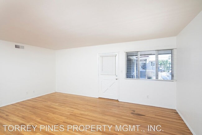 Building Photo - 4470 Euclid Ave