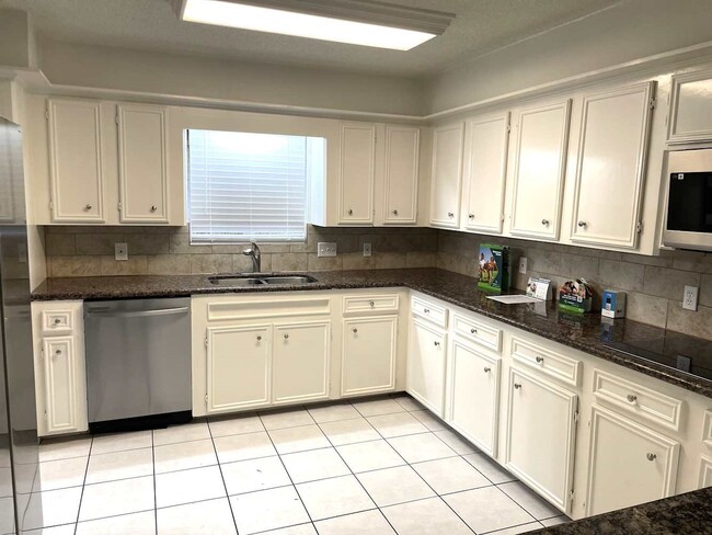 Foto del edificio - 3822 Stillview Dr