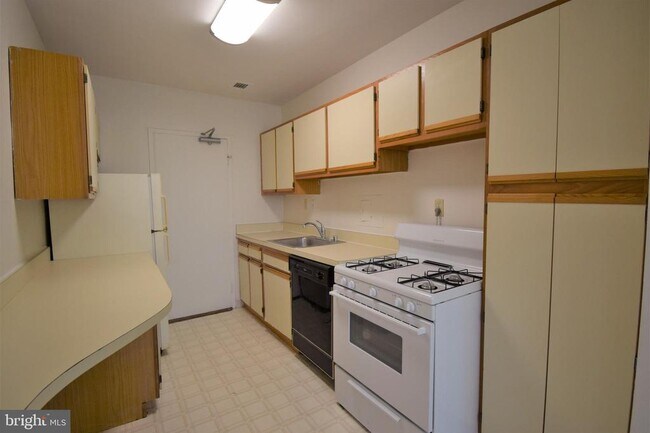 Foto del edificio - 6621 Wakefield Dr