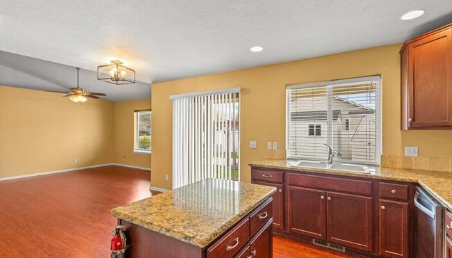 Foto del edificio - 3 Bed, 2 Bath, Single Level House in Post Falls
