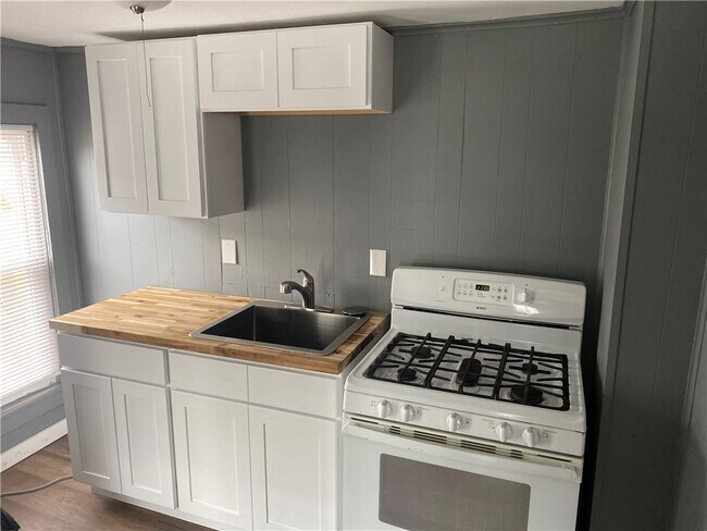 Foto del edificio - 752 S Main St