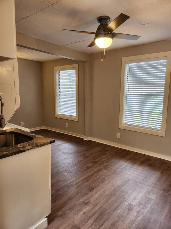 Foto del edificio - 203 E Rosewood Ave