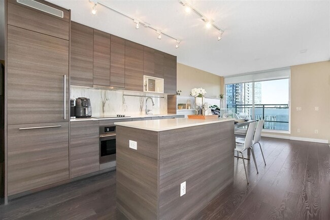 Building Photo - 13398 104 Av