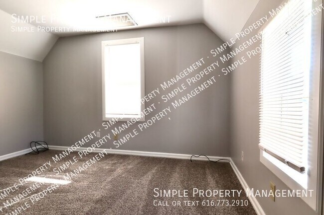 Building Photo - Nice 2 Bedroom 1 Bath on SE Side