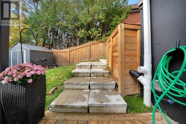 Photo du bâtiment - 458 Crestwood Dr