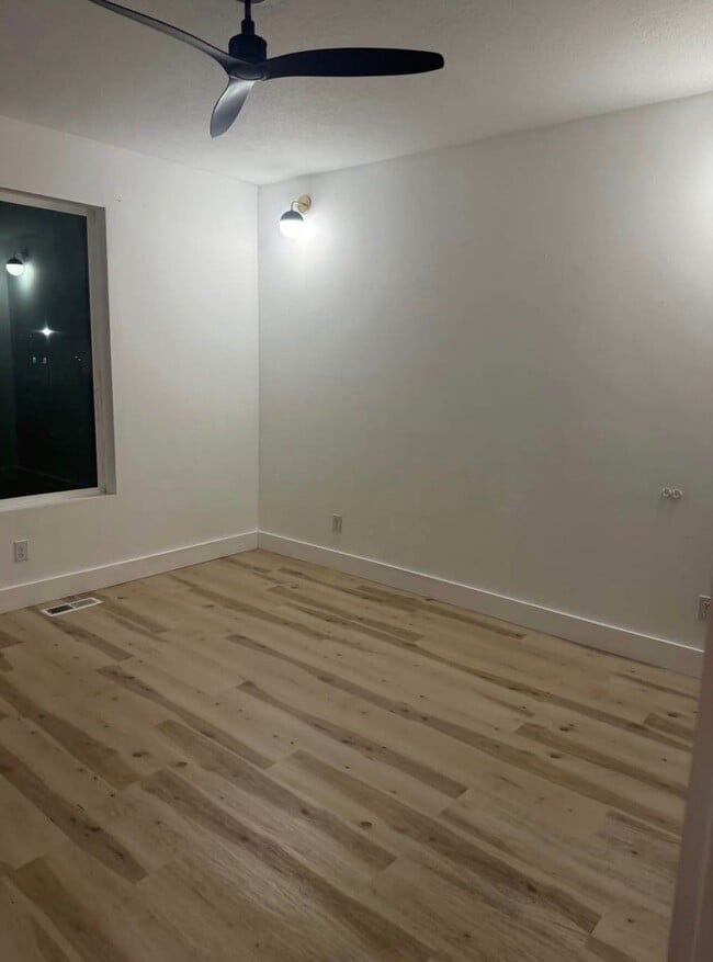 Building Photo - 83 N 2500 W