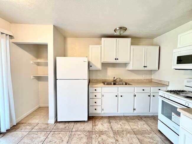 Photo - 920 W Montague Ave Townhome