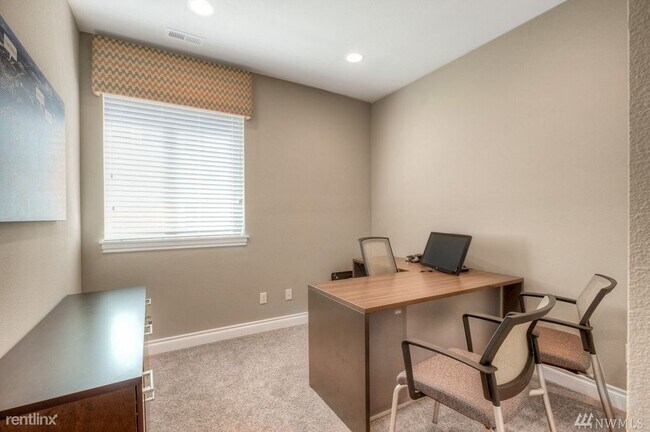 Foto del edificio - 5 br, 3 bath House - 10578 190th Street East