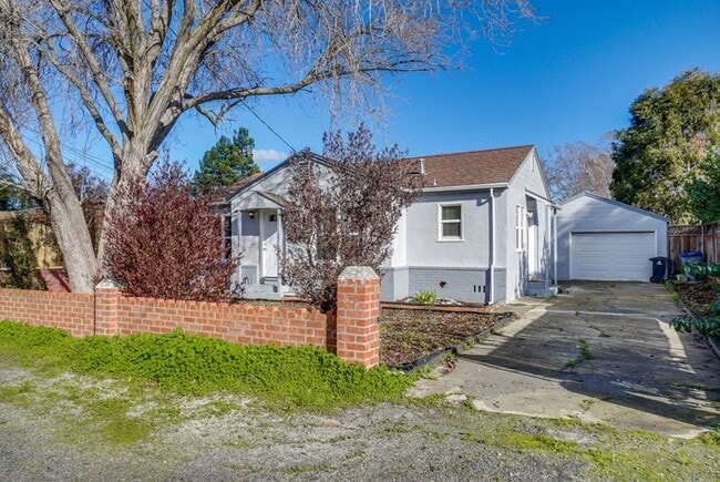 Building Photo - 274 Carmelita Dr