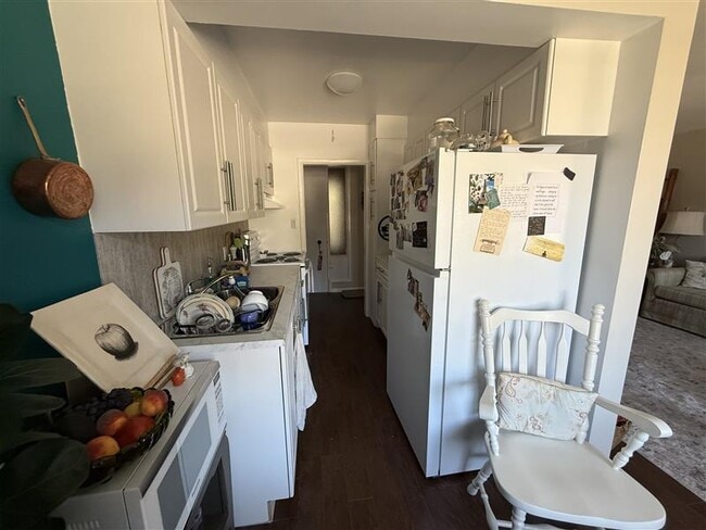 Building Photo - 7 -751 Hugel Avenue - 2 Bedroom Available