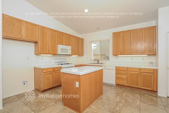 Building Photo - 42213 Marbella St