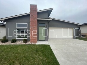Building Photo - 9610 E Annabelle Cir