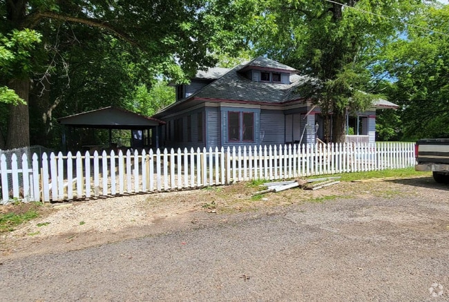 Building Photo - 625 Faucett St