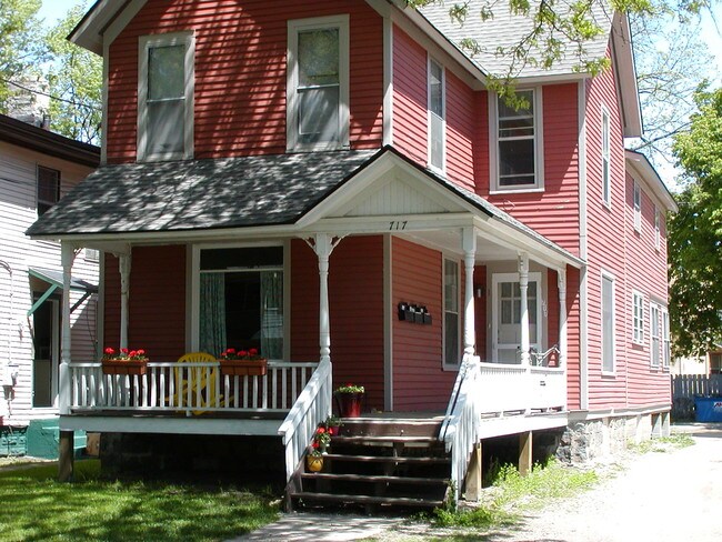 House - 717 Locust St