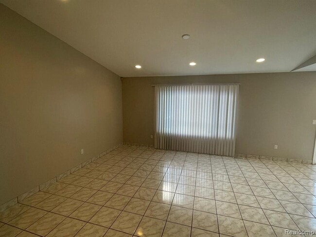 Building Photo - 2130 Lindell Rd