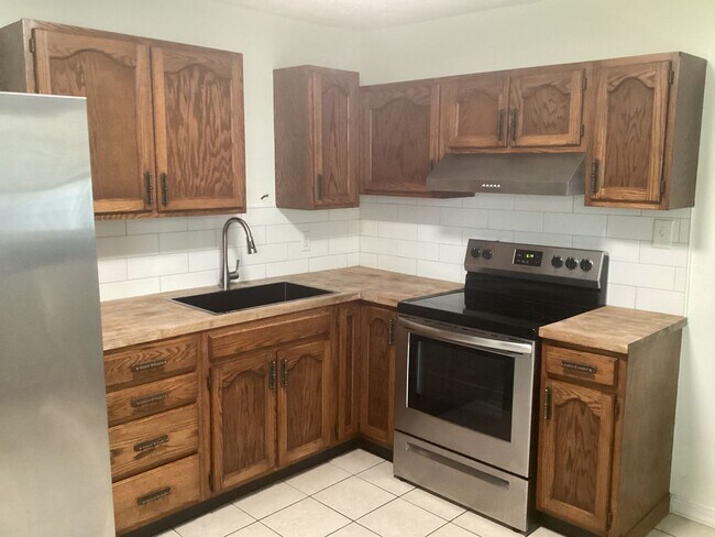 Foto del edificio - 3831 E 11th St