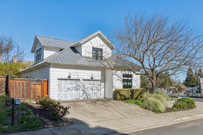 Building Photo - 1810 Quail Ct